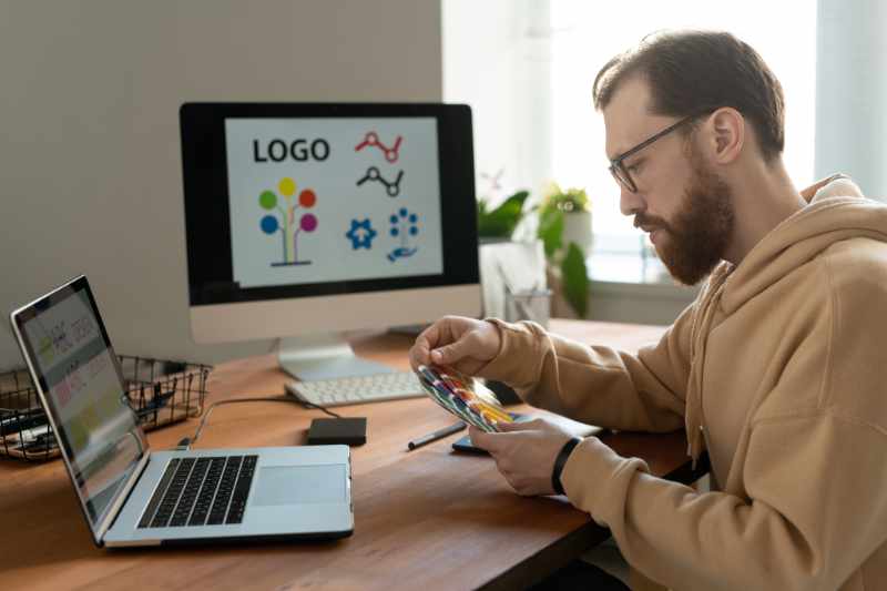 Lidiebug working on logo design